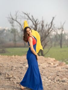 Simran Choudhary Stuns in Red and Blue Saree – Latest HD Photos (6)