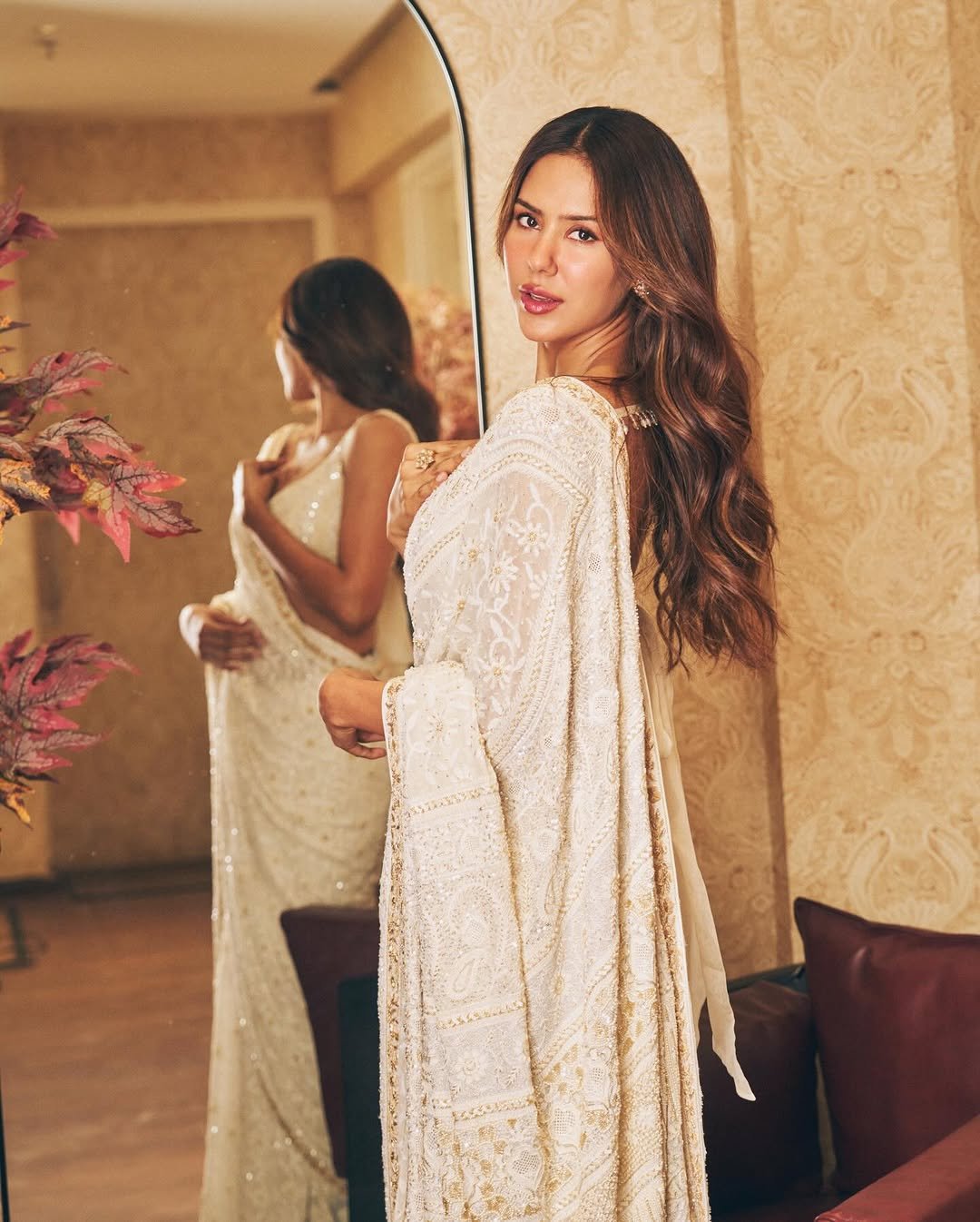 Sonam Bajwa Stuns in Elegant White Saree – Latest HD Photos (10)