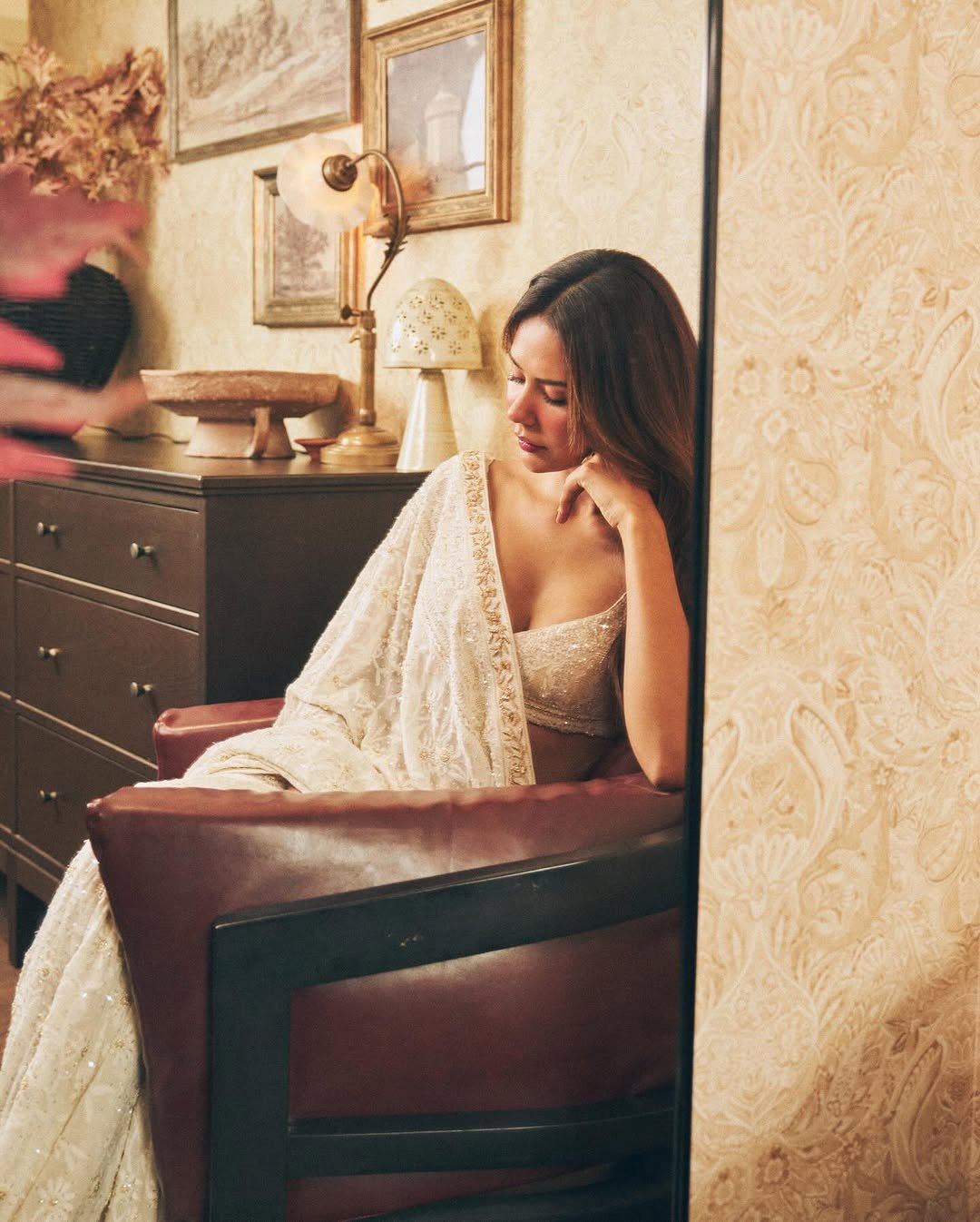 Sonam Bajwa Stuns in Elegant White Saree – Latest HD Photos (5)