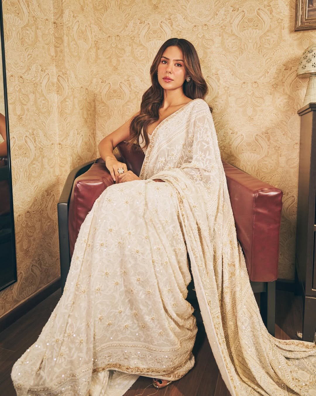 Sonam Bajwa Stuns in Elegant White Saree – Latest HD Photos (6)