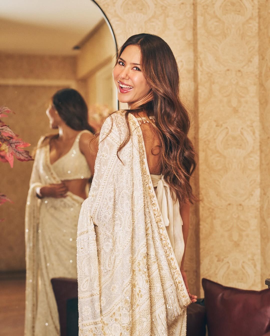 Sonam Bajwa Stuns in Elegant White Saree – Latest HD Photos (9)