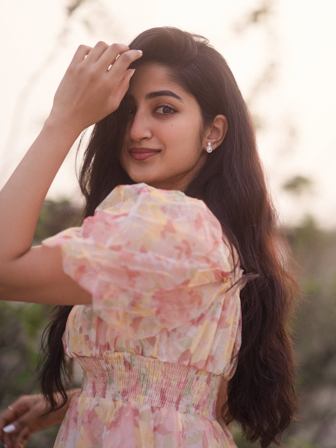 Sushmita Shetty Gorgeous Sunset Photoshoot – Latest HD Images & Natural Look (4)