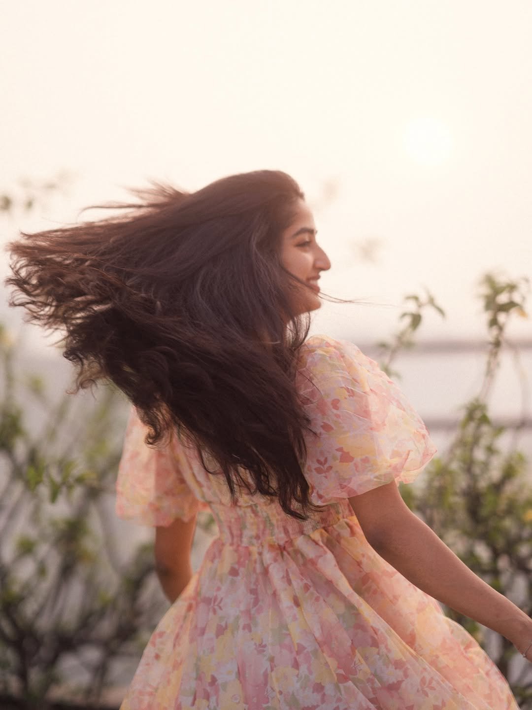 Sushmita Shetty Gorgeous Sunset Photoshoot – Latest HD Images & Natural Look (7)