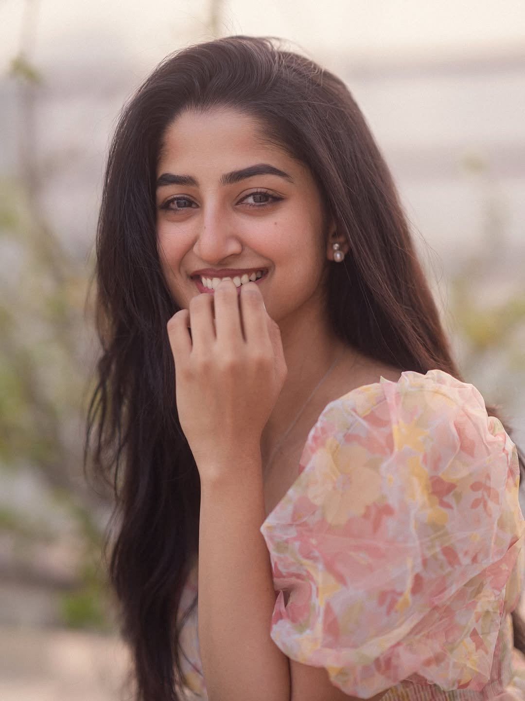 Sushmita Shetty Gorgeous Sunset Photoshoot – Latest HD Images & Natural Look (8)