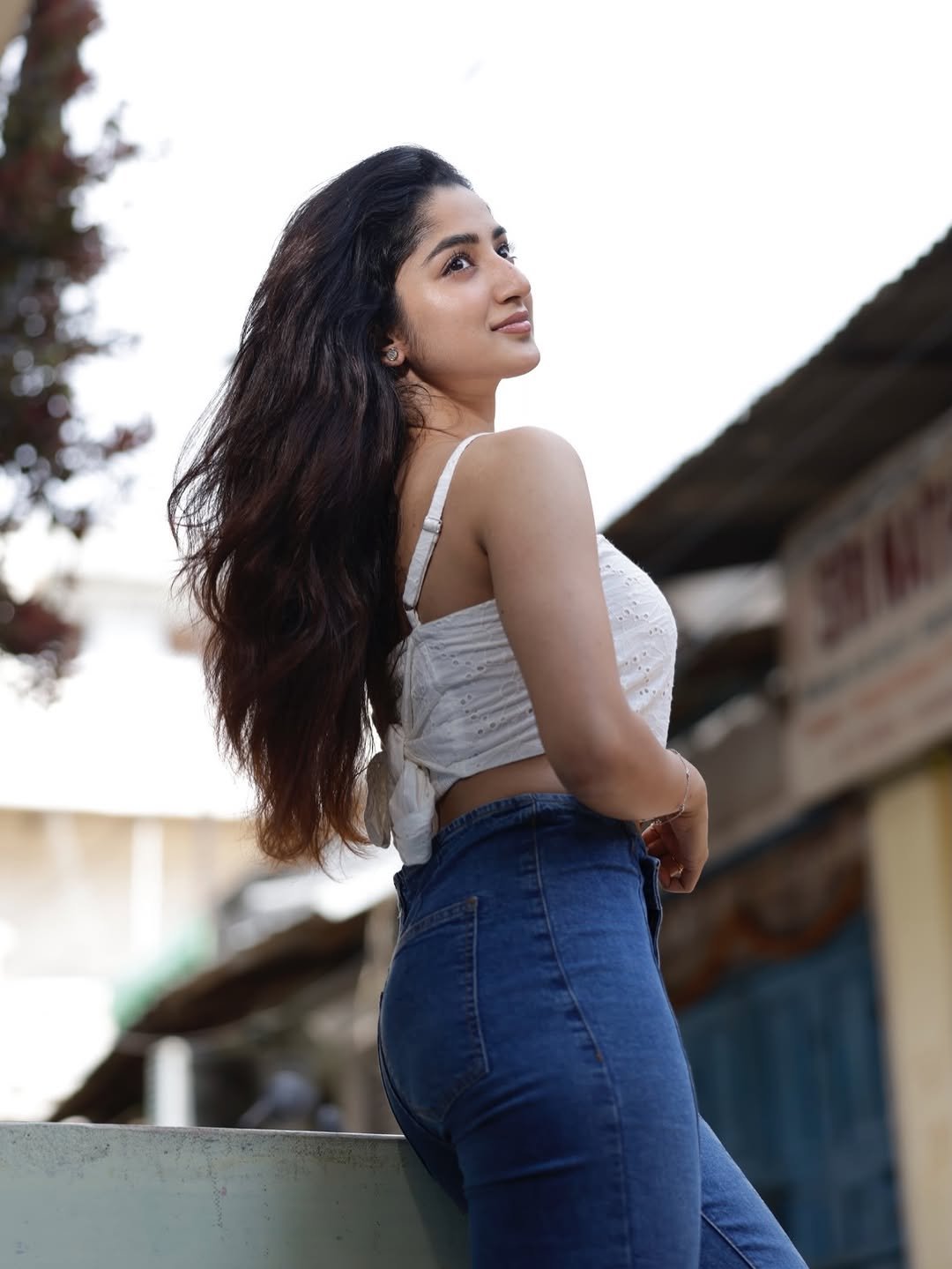 Sushmitha Shetty Stunning Casual Look in White Top Latest HD Photos (10)