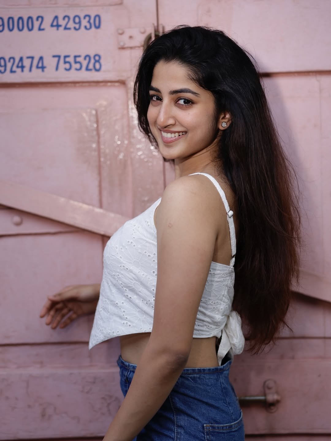 Sushmitha Shetty Stunning Casual Look in White Top Latest HD Photos (6)
