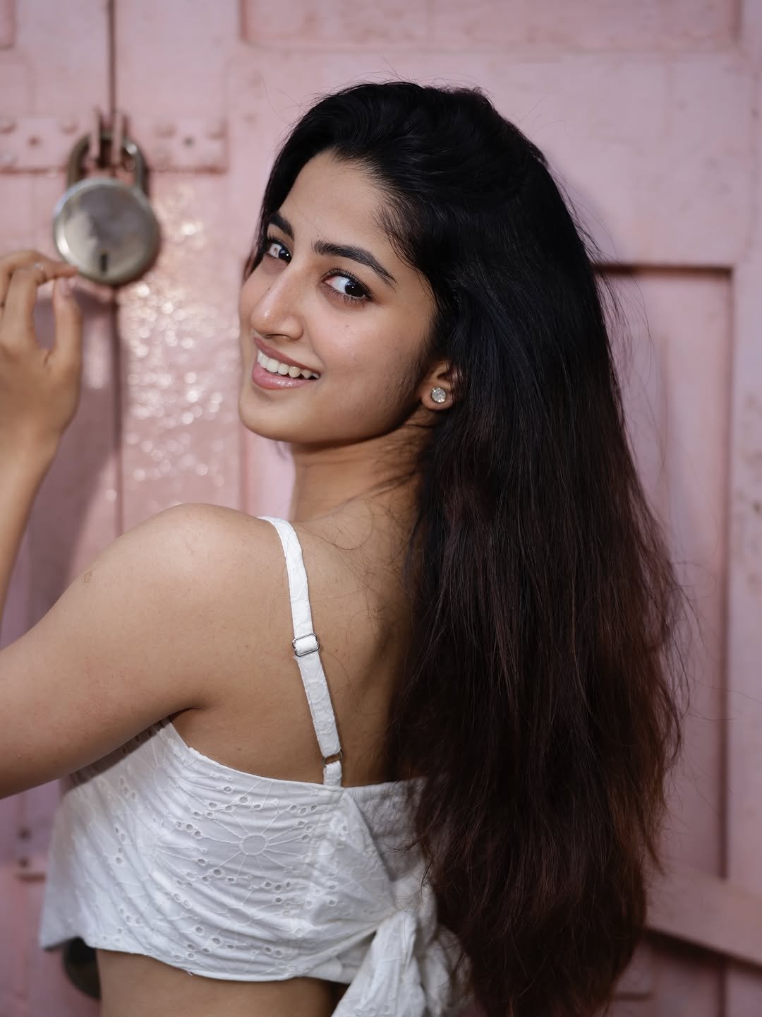 Sushmitha Shetty Stunning Casual Look in White Top Latest HD Photos (9)