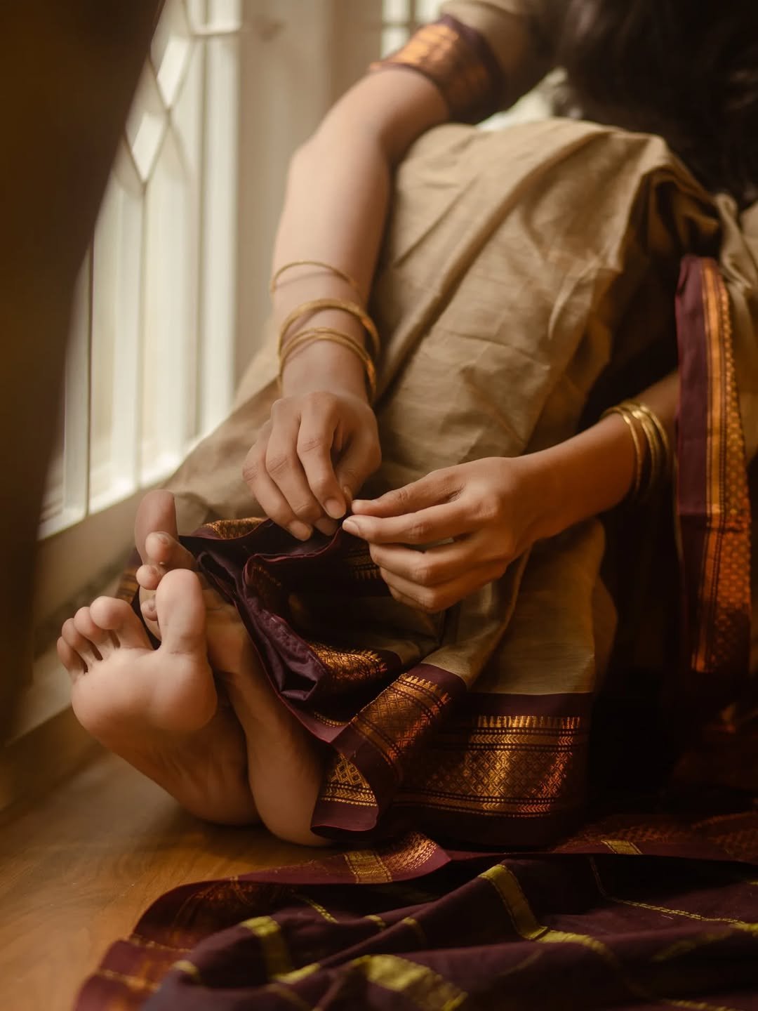 Trupti Ravindra Looks Graceful in Traditional Brown Saree (2)