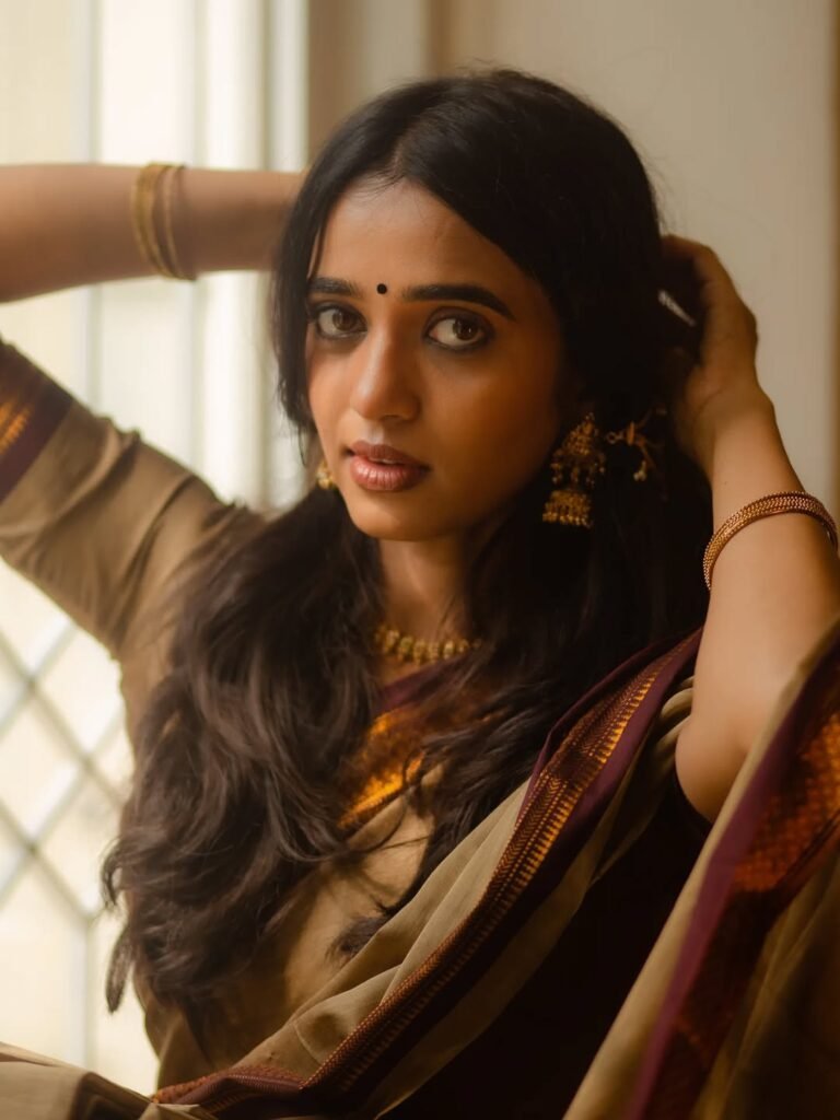 Trupti Ravindra Looks Graceful in Traditional Brown Saree stunning fashion look