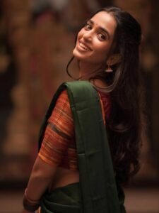 Trupti Ravindra Looks Stunning in Traditional Saree – Latest Gorgeous Photos (10)