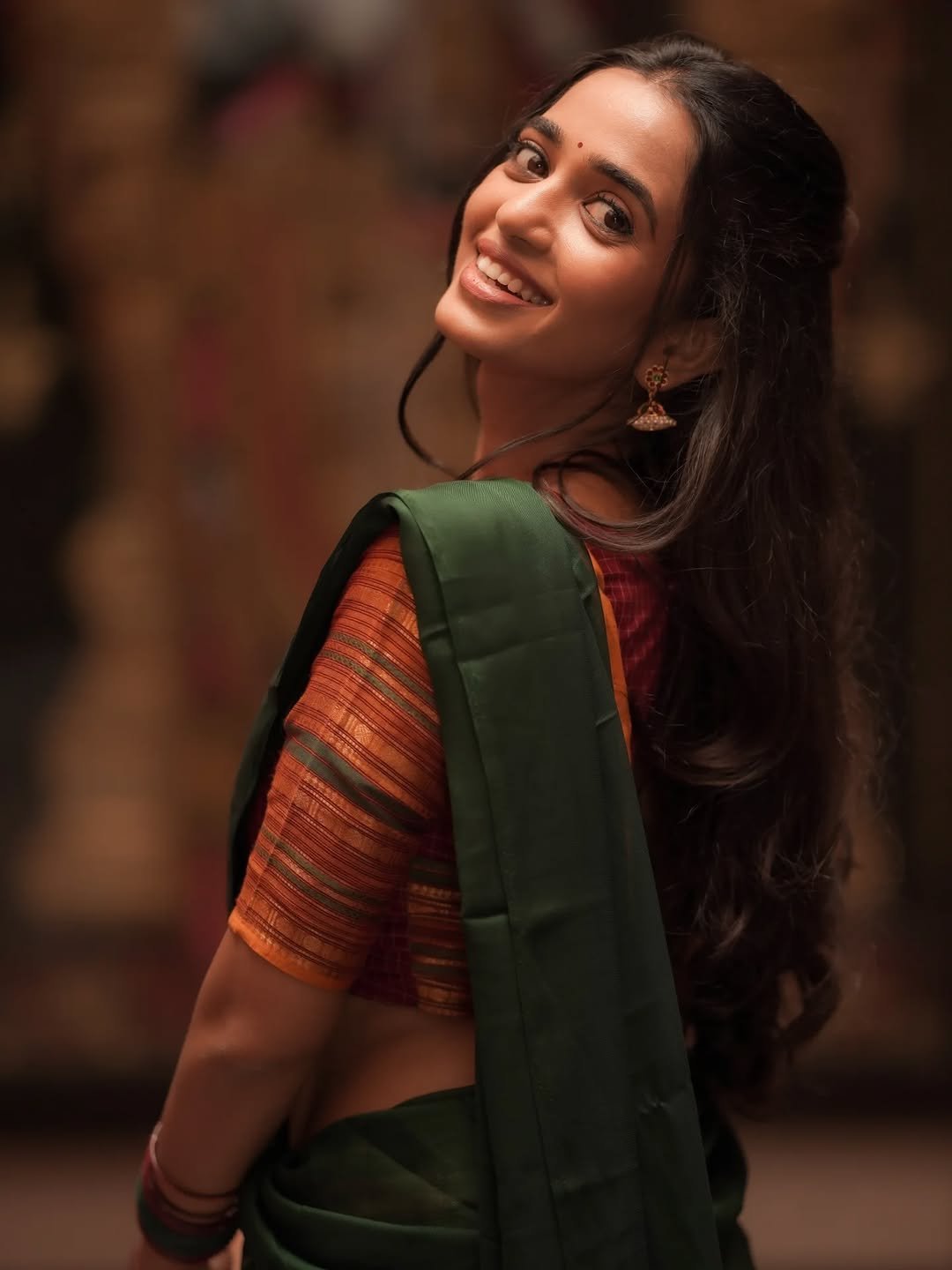 Trupti Ravindra Looks Stunning in Traditional Saree – Latest Gorgeous Photos (10)