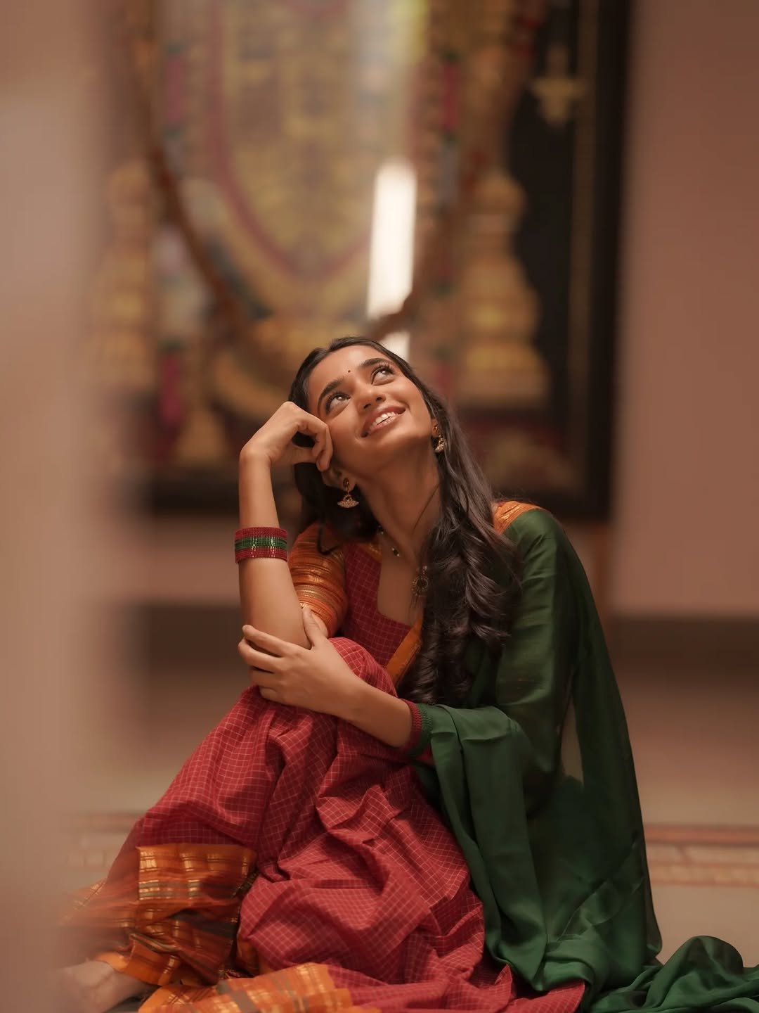 Trupti Ravindra Looks Stunning in Traditional Saree – Latest Gorgeous Photos (11)