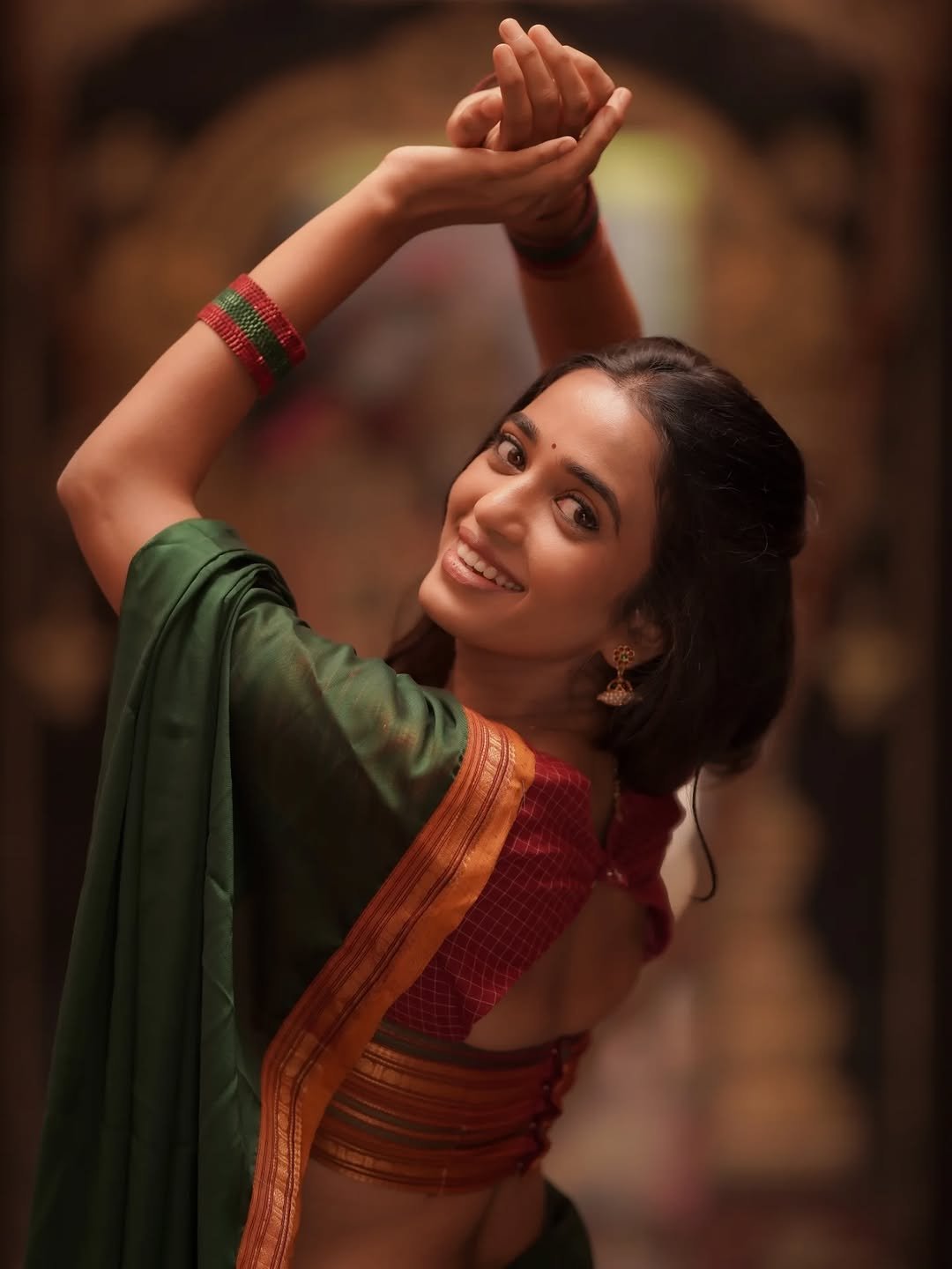 Trupti Ravindra Looks Stunning in Traditional Saree – Latest Gorgeous Photos (2)
