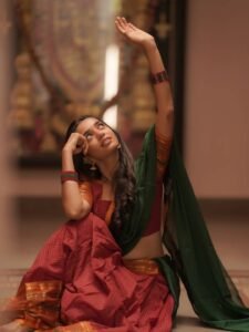 Trupti Ravindra Looks Stunning in Traditional Saree – Latest Gorgeous Photos (3)