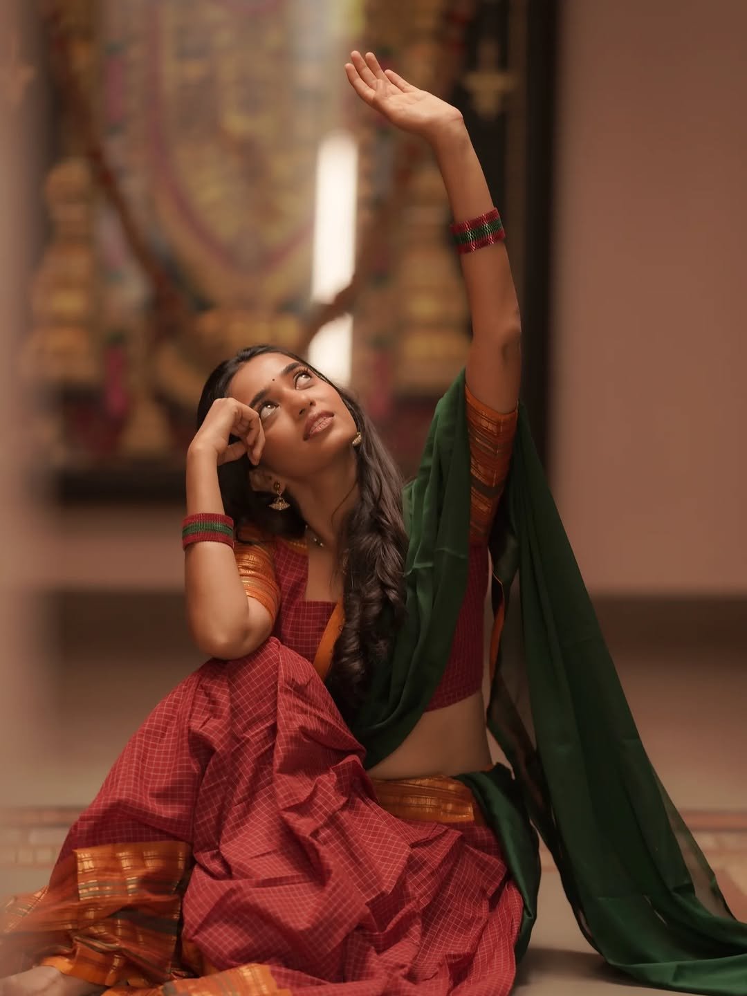 Trupti Ravindra Looks Stunning in Traditional Saree – Latest Gorgeous Photos (3)