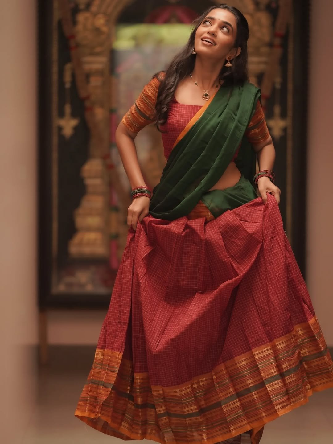 Trupti Ravindra Looks Stunning in Traditional Saree – Latest Gorgeous Photos (4)