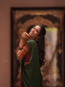 Trupti Ravindra Looks Stunning in Traditional Saree – Latest Gorgeous Photos (9)