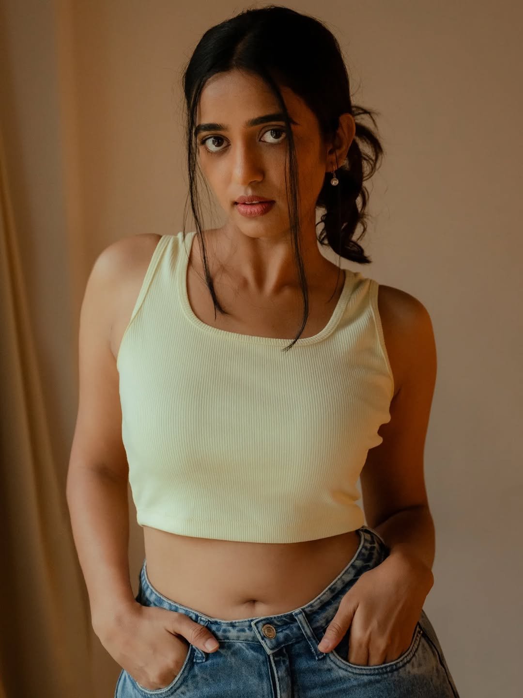 Trupti Ravindra Stunning Casual Look in Pastel Top Latest HD Photos (13)