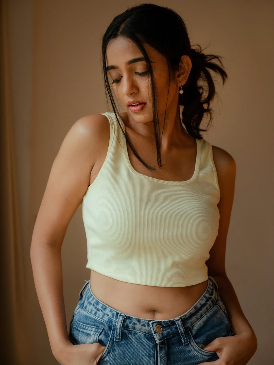 Trupti Ravindra Stunning Casual Look in Pastel Top Latest HD Photos (14)