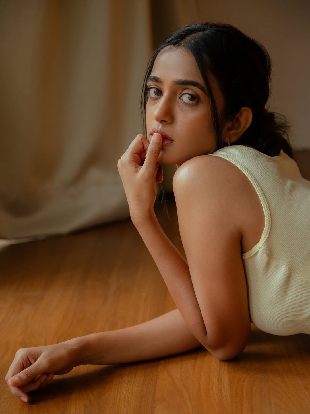 Trupti Ravindra Stunning Casual Look in Pastel Top Latest HD Photos (8)