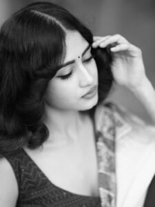 Yashu Looks Elegant in White Saree with Maroon Blouse beautiful outfit images