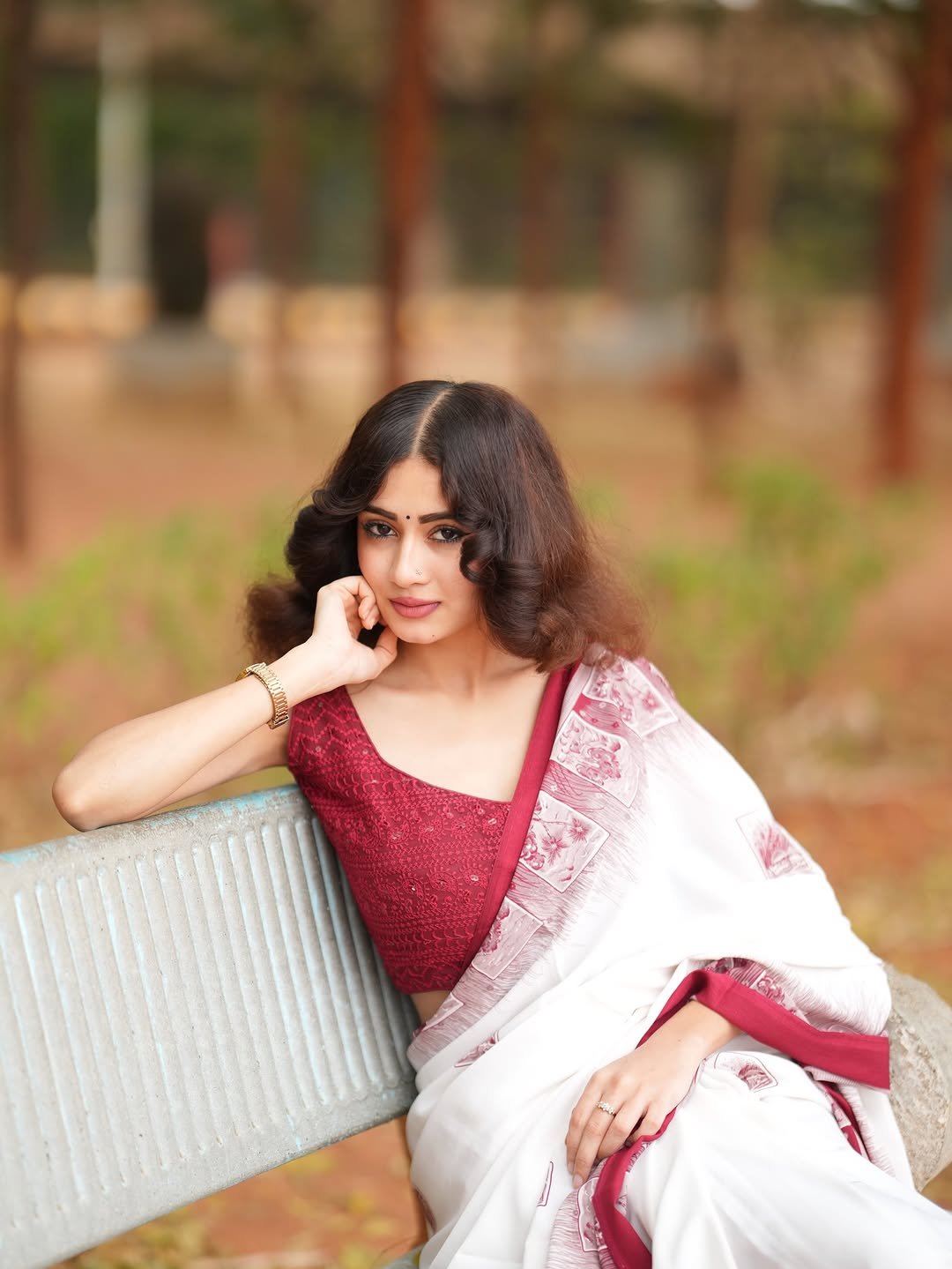 Yashu Looks Elegant in White Saree with Maroon Blouse (3)