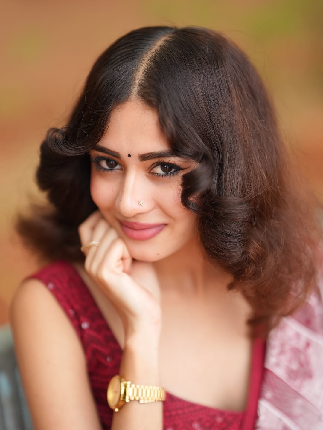 Yashu Looks Elegant in White Saree with Maroon Blouse (6)