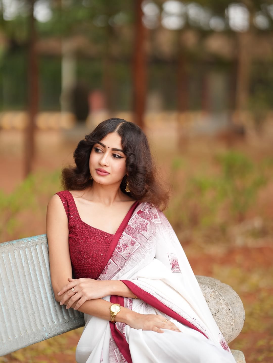 Yashu Looks Elegant in White Saree with Maroon Blouse (9)