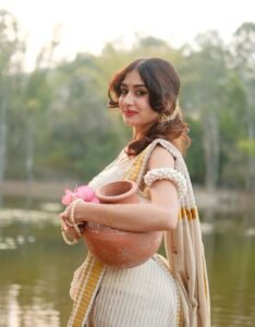 Yashu Looks Stunning in Traditional Saree – Latest HD Photos (12)