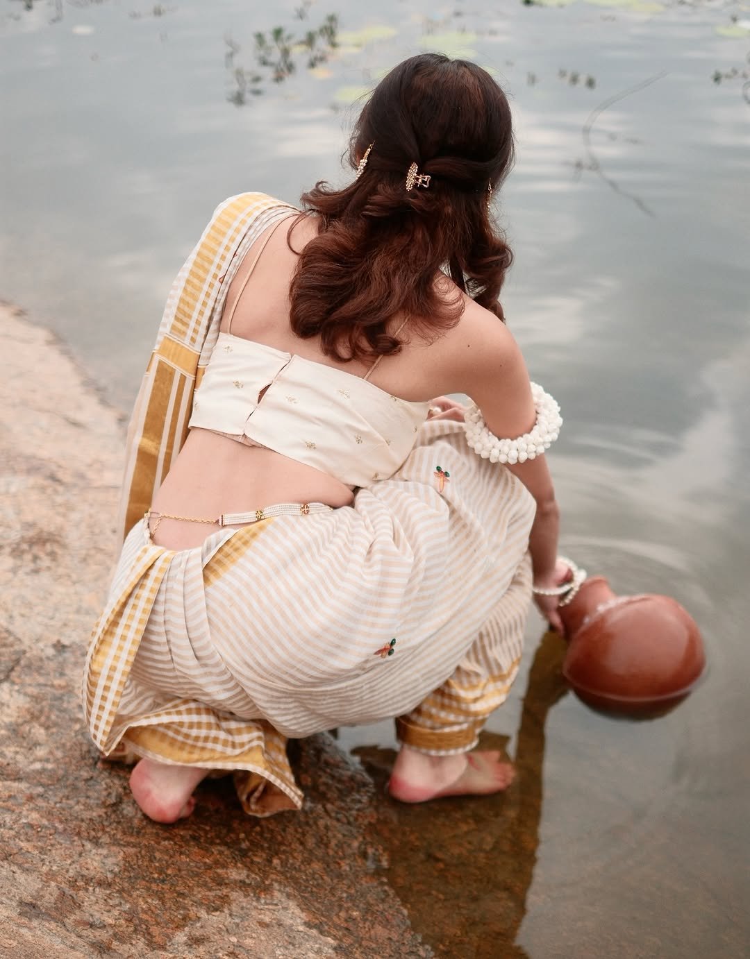 Yashu Looks Stunning in Traditional Saree – Latest HD Photos (13)