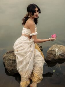 Yashu Looks Stunning in Traditional Saree – Latest HD Photos (15)