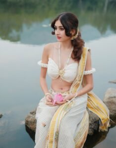 Yashu Looks Stunning in Traditional Saree – Latest HD Photos (19)