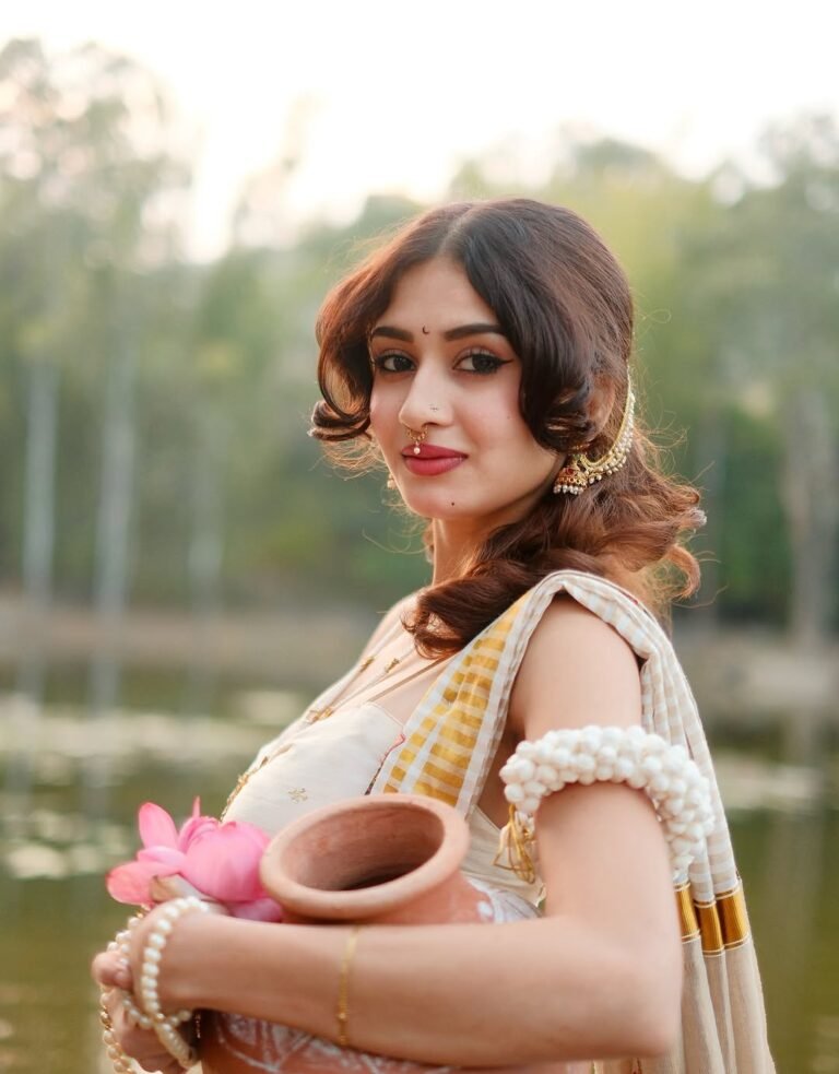 Yashu Looks Stunning in Traditional Saree – Latest HD Photos (22)