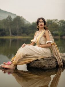 Yashu Looks Stunning in Traditional Saree – Latest HD Photos (9)