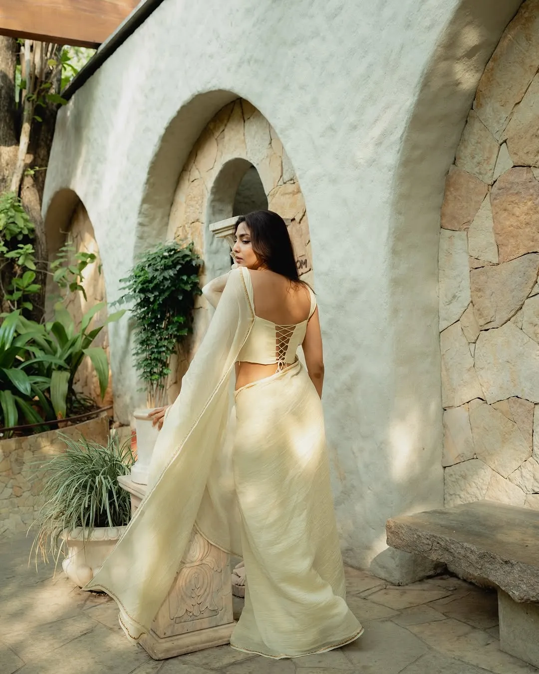 Aishwarya Lekshmi Looks Stunning in Elegant White Saree – Latest Photos (11)
