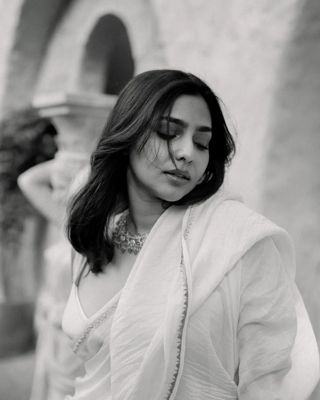 Aishwarya Lekshmi Looks Stunning in Elegant White Saree – Latest Photos (16)