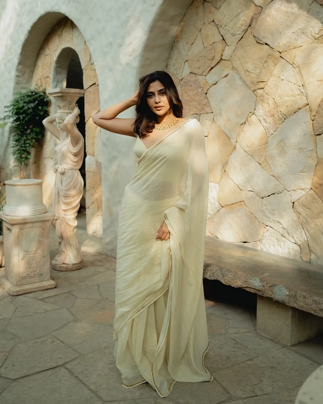 Aishwarya Lekshmi Looks Stunning in Elegant White Saree – Latest Photos (18)