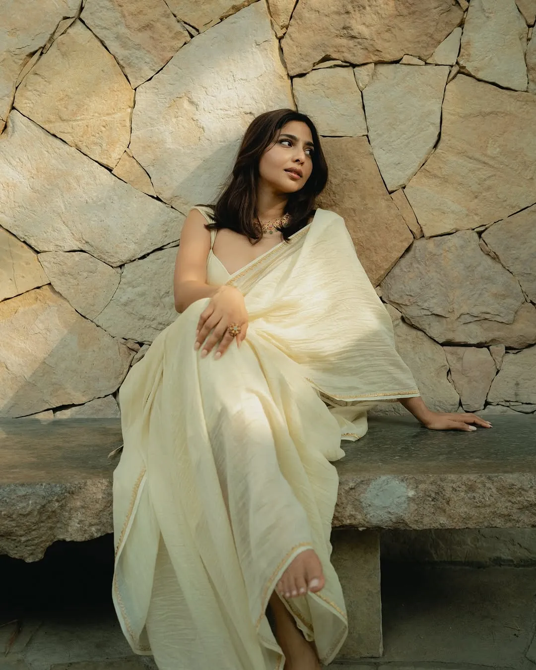 Aishwarya Lekshmi Looks Stunning in Elegant White Saree – Latest Photos (2)
