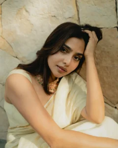 Aishwarya Lekshmi Looks Stunning in Elegant White Saree – Latest Photos (3)