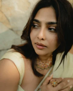 Aishwarya Lekshmi Looks Stunning in Elegant White Saree – Latest Photos (4)