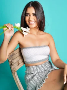 Akanksha Choudhary Looks Stunning in Chic White Outfit – Latest HD Photos (7)