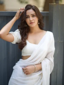 Anaira Gupta Looks Elegant in White Saree – Latest Stunning Photos (10)