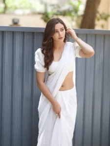Anaira Gupta Looks Elegant in White Saree – Latest Stunning Photos (4)
