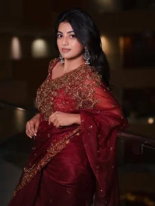 Anandhi Looks Stunning in Maroon Designer Saree – Latest Photos (1)