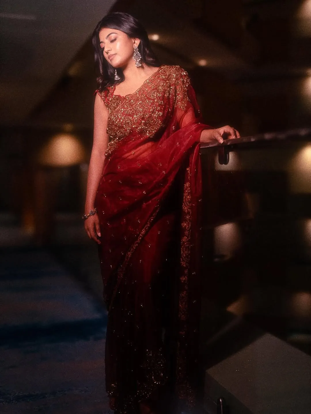 Anandhi Looks Stunning in Maroon Designer Saree – Latest Photos (4)