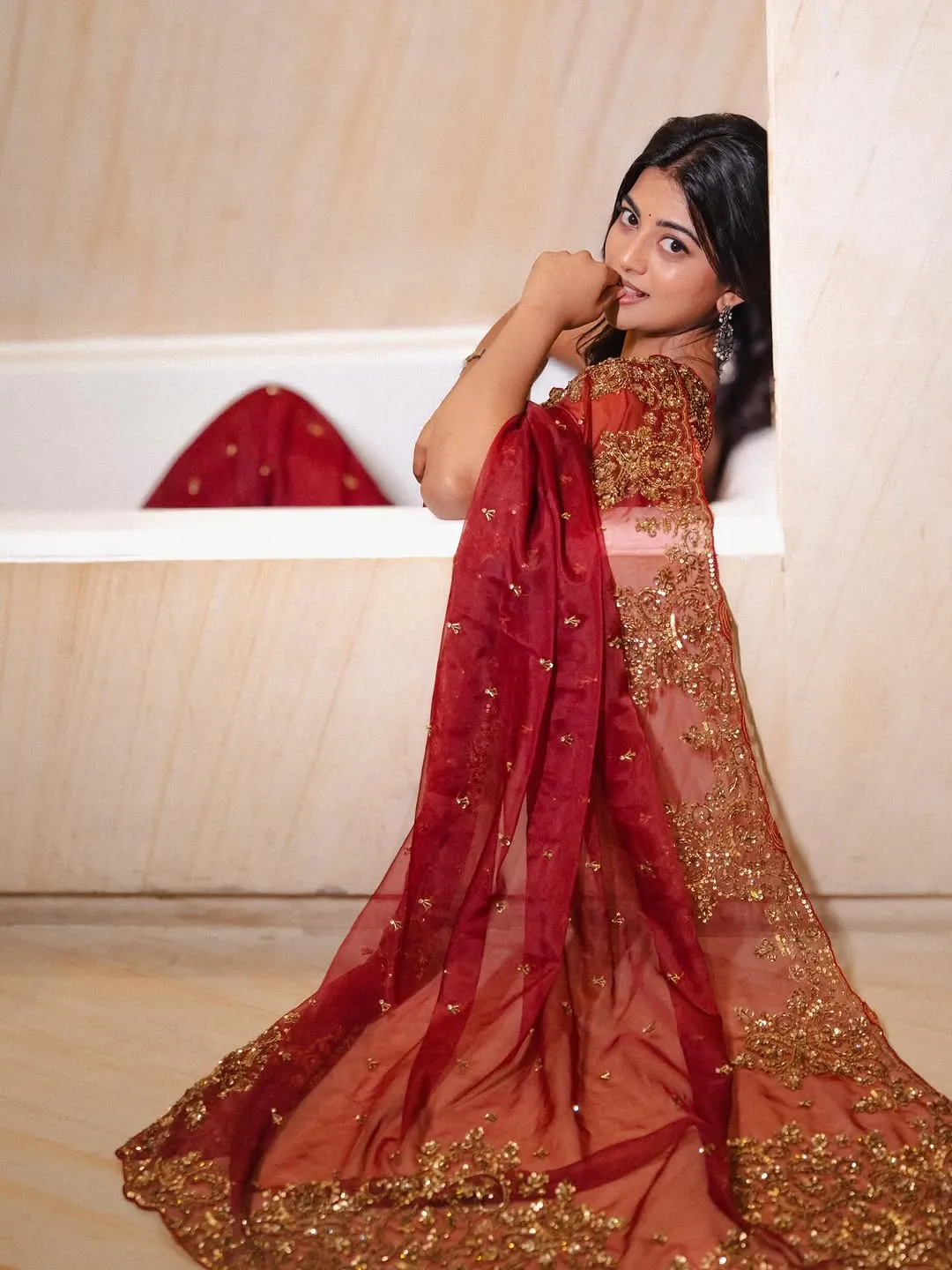 Anandhi Looks Stunning in Maroon Designer Saree – Latest Photos (7)