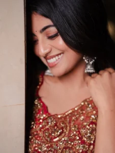 Anandhi Looks Stunning in Maroon Designer Saree – Latest Photos (9)