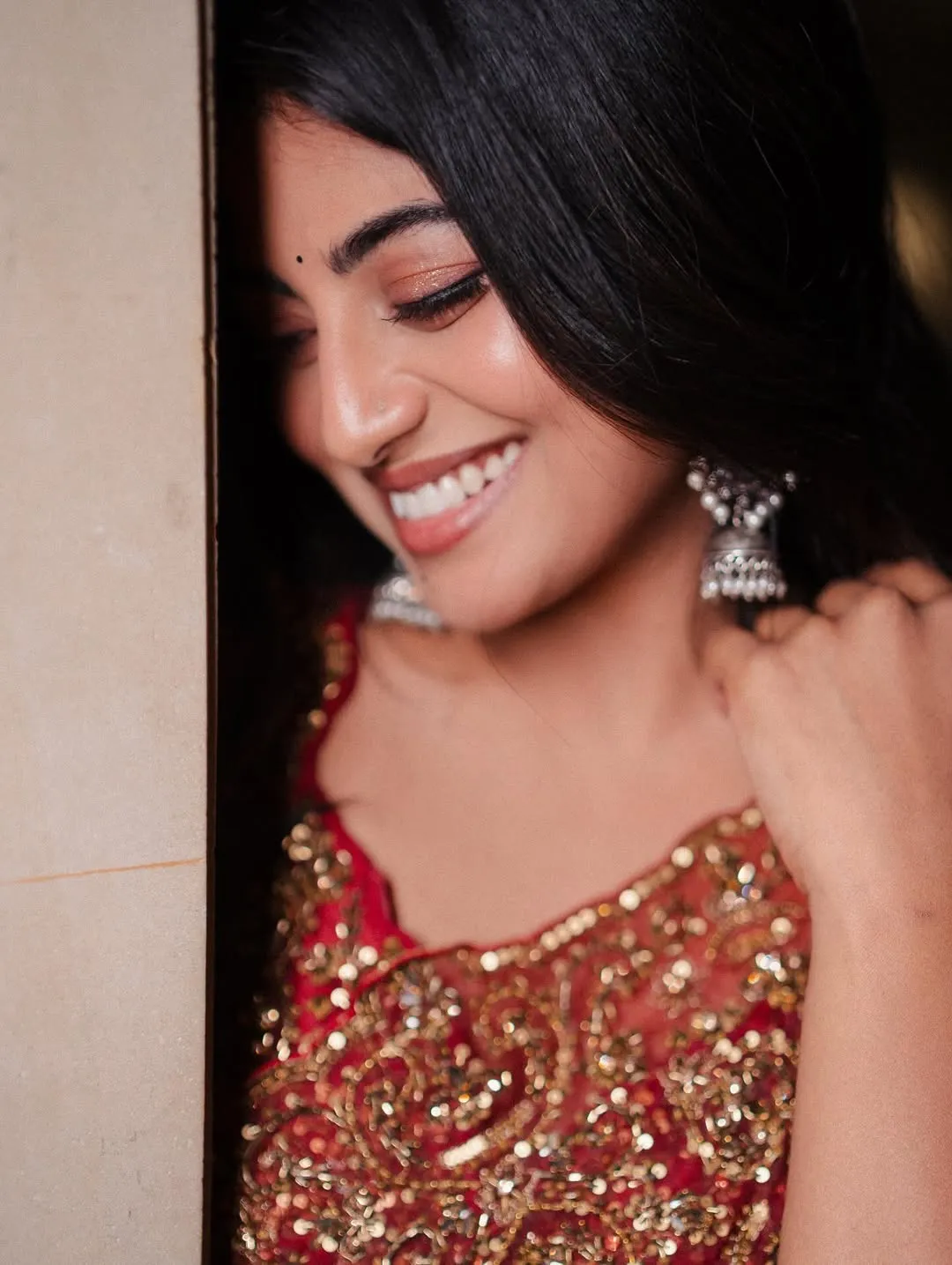 Anandhi Looks Stunning in Maroon Designer Saree – Latest Photos (9)