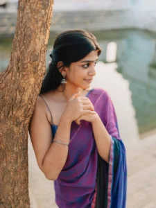 Ananthika Sanilkumar Looks Graceful in Lavender Saree Latest Photos (19)