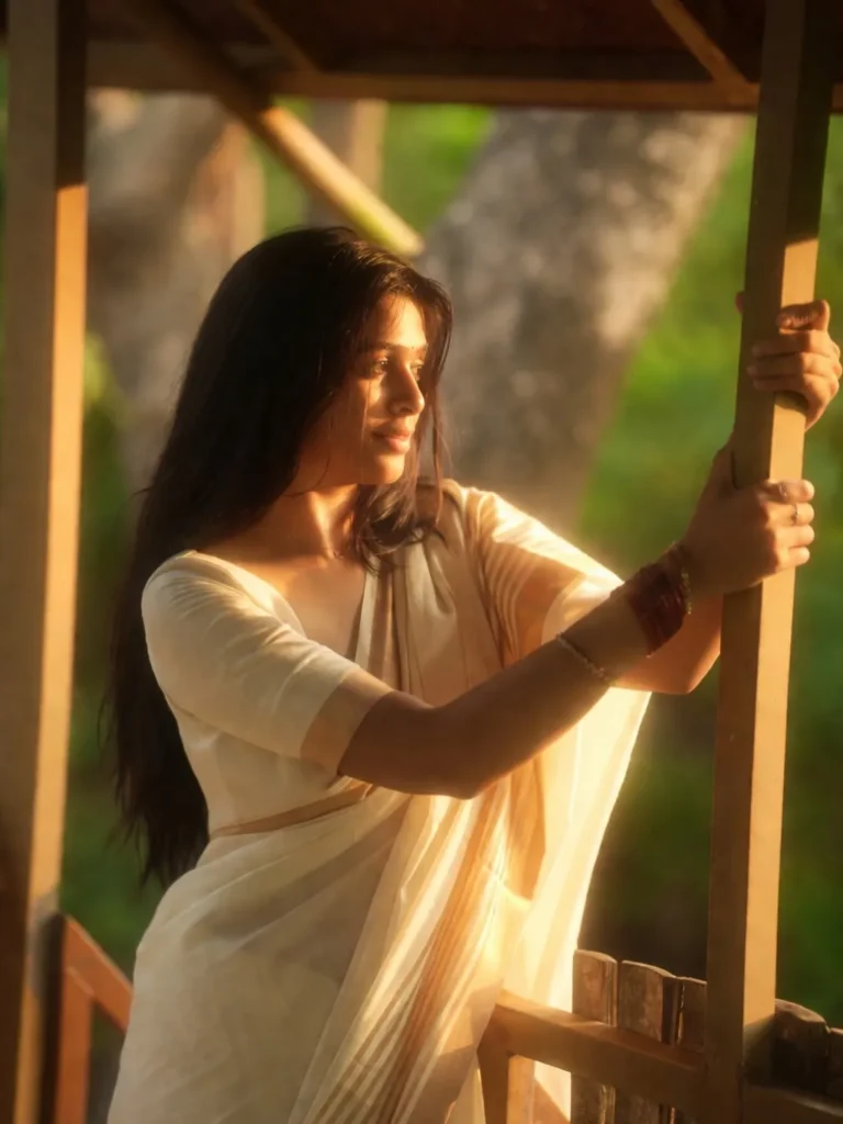 Ananthika Sanilkumar Radiates Grace in Elegant White Saree Photos (1)
